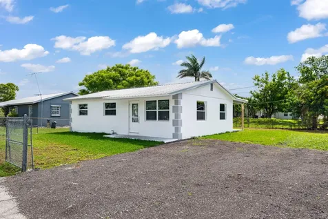 245 SW 11th Avenue South Bay FL 33493
