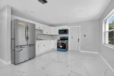 245 SW 11th Avenue South Bay FL 33493