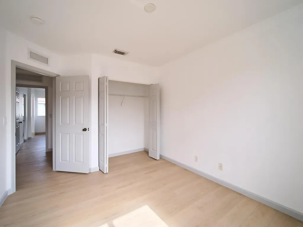 2052 Oakhurst Way Riviera Beach FL 33404