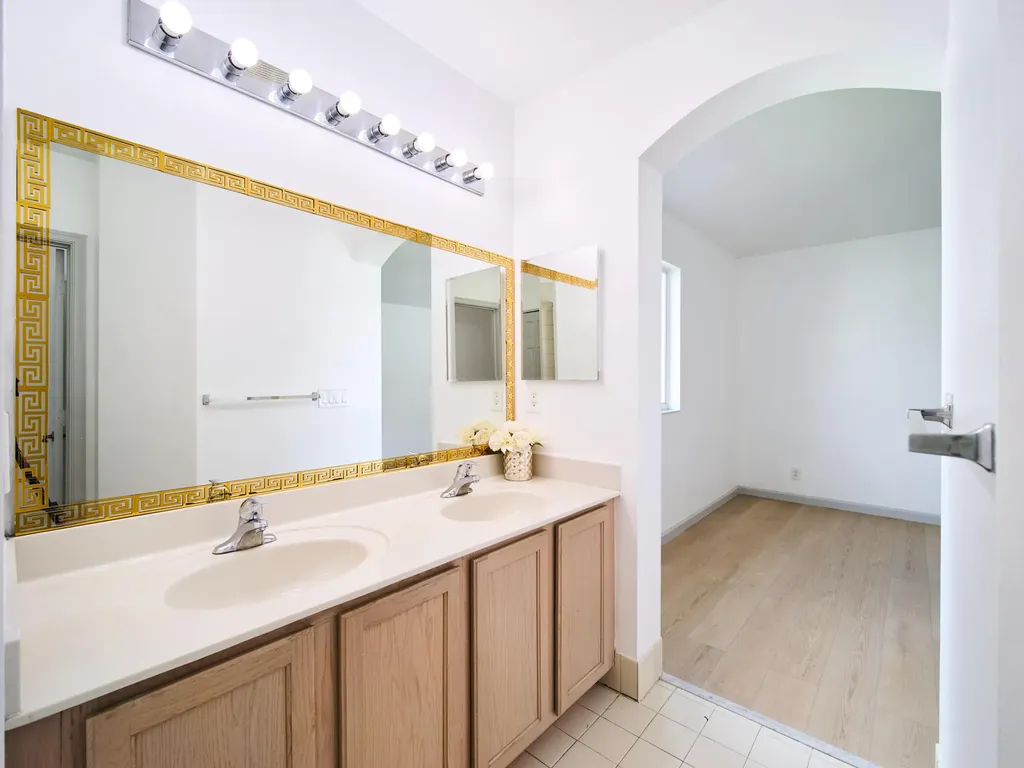 2052 Oakhurst Way Riviera Beach FL 33404