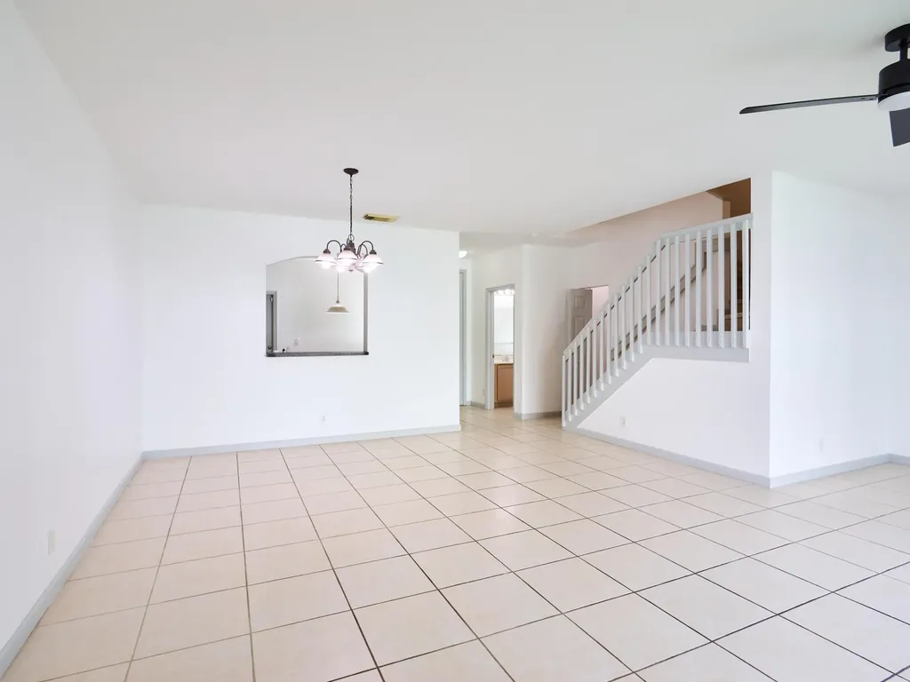2052 Oakhurst Way Riviera Beach FL 33404
