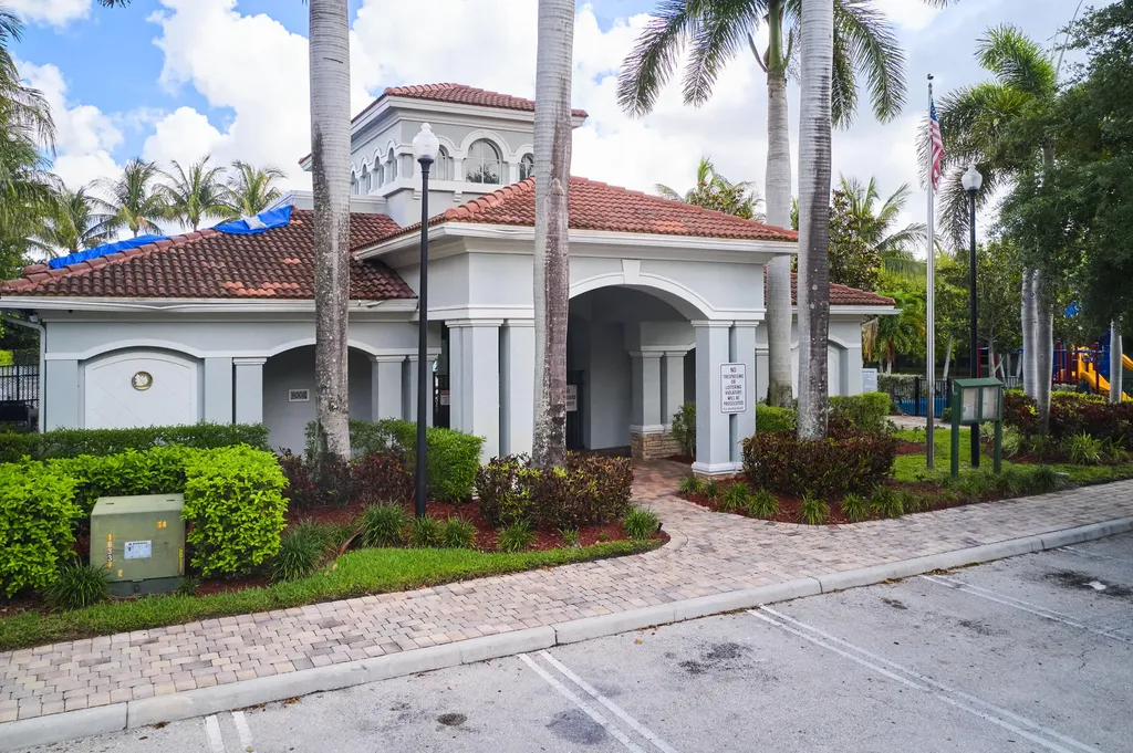 2052 Oakhurst Way Riviera Beach FL 33404