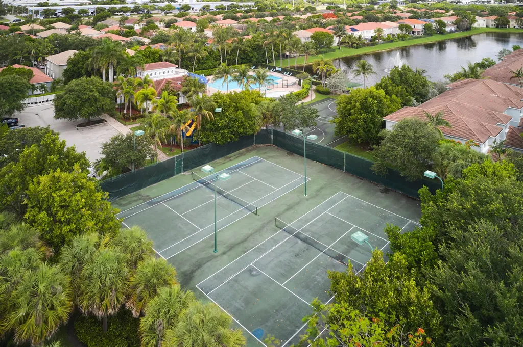 2052 Oakhurst Way Riviera Beach FL 33404
