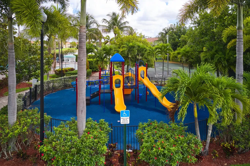2052 Oakhurst Way Riviera Beach FL 33404