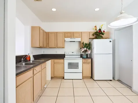2052 Oakhurst Way Riviera Beach FL 33404