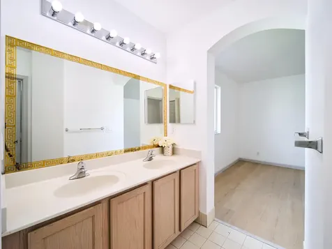 2052 Oakhurst Way Riviera Beach FL 33404