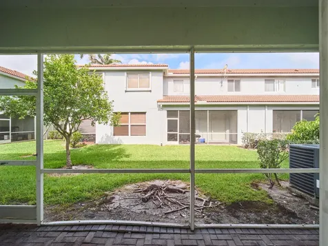 2052 Oakhurst Way Riviera Beach FL 33404