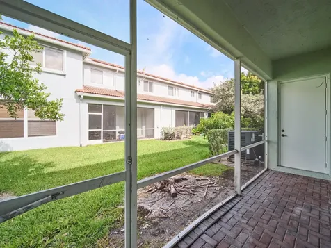 2052 Oakhurst Way Riviera Beach FL 33404