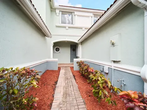 2052 Oakhurst Way Riviera Beach FL 33404