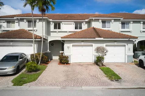 2052 Oakhurst Way Riviera Beach FL 33404