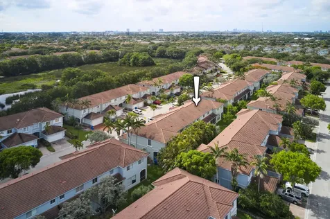 2052 Oakhurst Way Riviera Beach FL 33404
