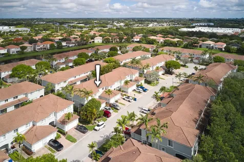 2052 Oakhurst Way Riviera Beach FL 33404