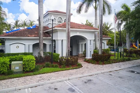 2052 Oakhurst Way Riviera Beach FL 33404