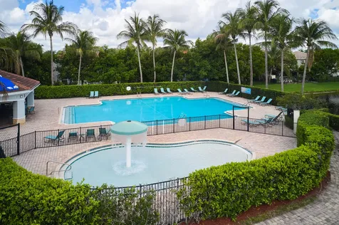 2052 Oakhurst Way Riviera Beach FL 33404