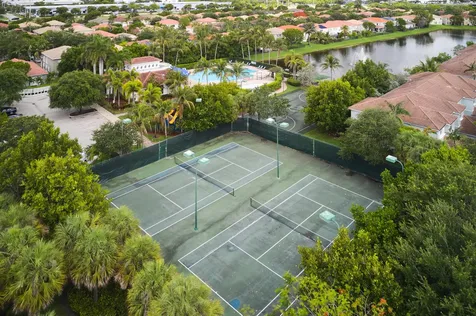 2052 Oakhurst Way Riviera Beach FL 33404