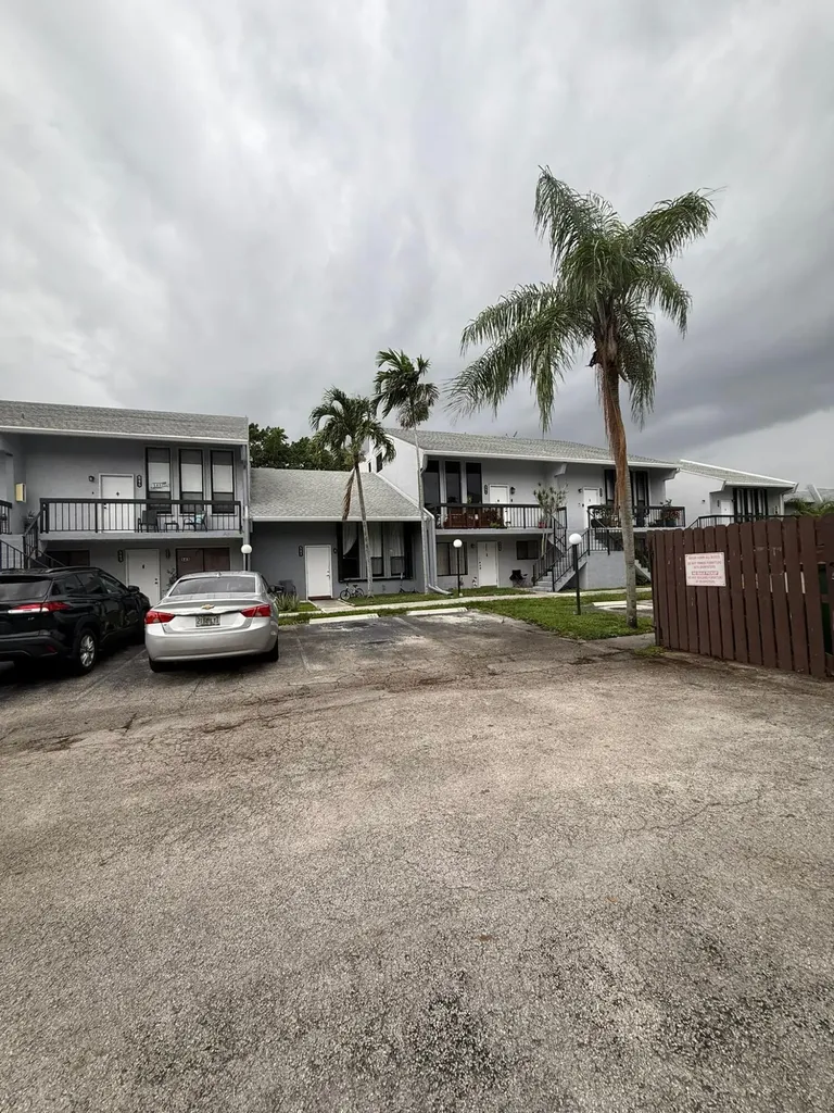 549 N University Drive Plantation FL 33324