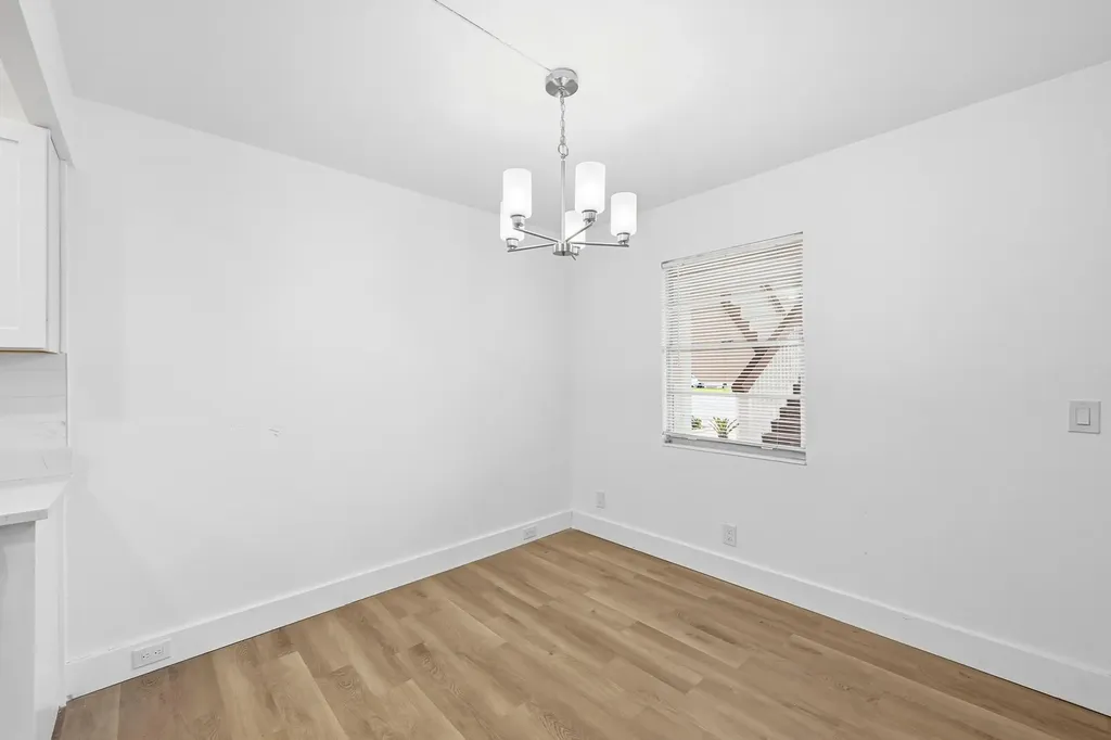 1043 Cornwall C Boca Raton FL 33434