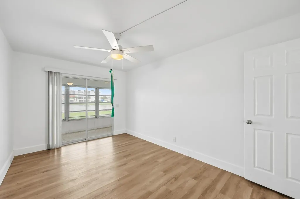 1043 Cornwall C Boca Raton FL 33434