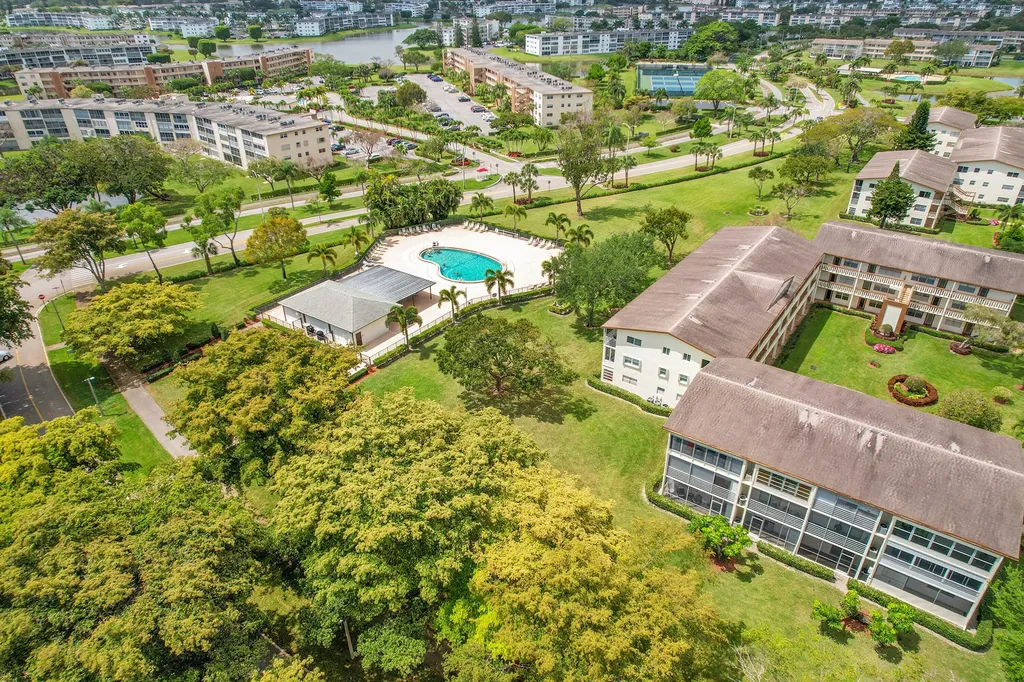 1043 Cornwall C Boca Raton FL 33434