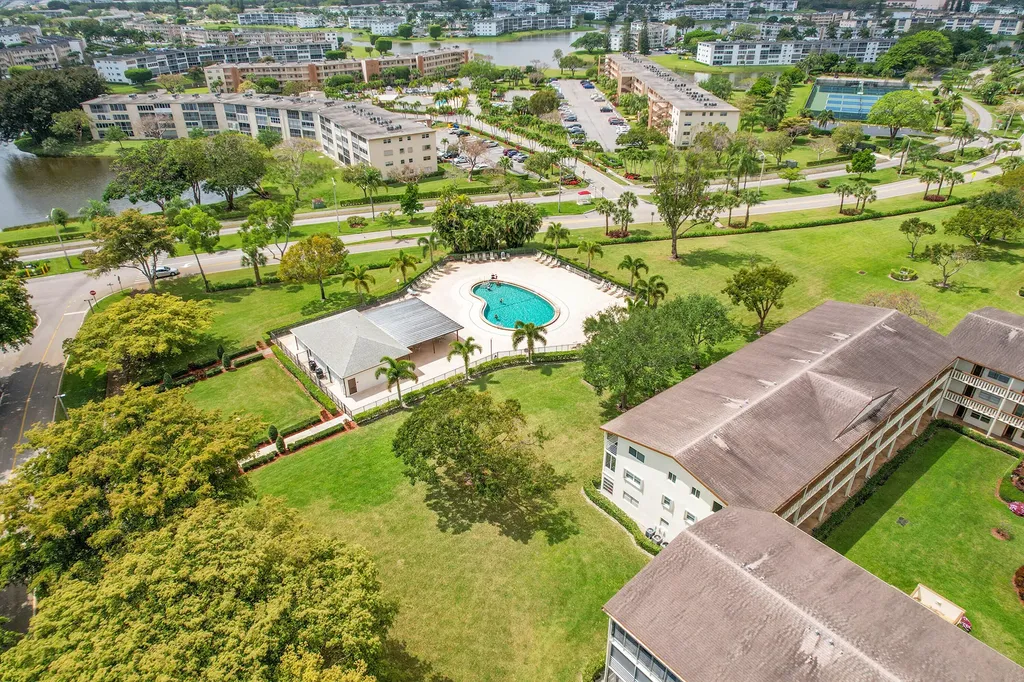 1043 Cornwall C Boca Raton FL 33434