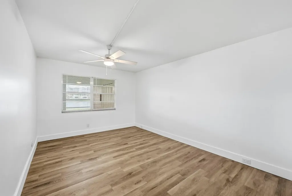 1043 Cornwall C Boca Raton FL 33434