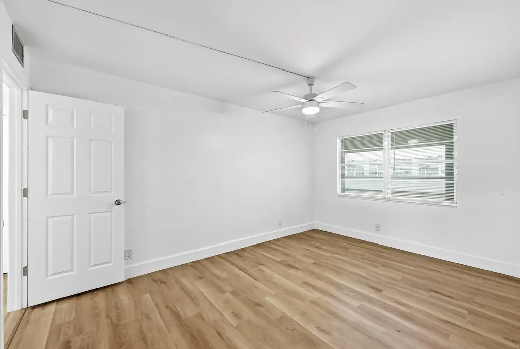 1043 Cornwall C Boca Raton FL 33434