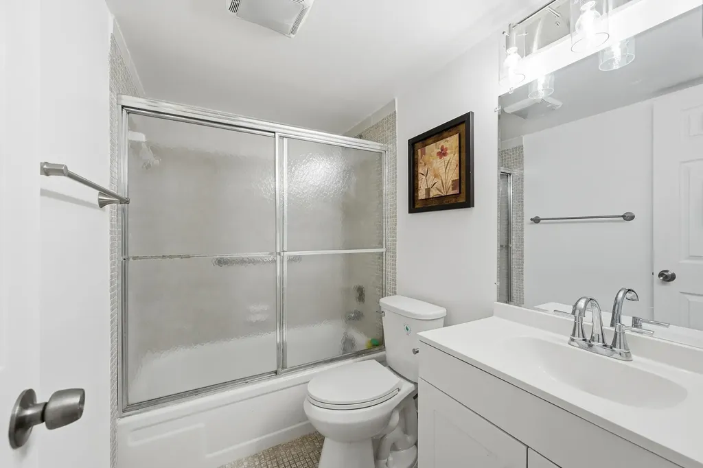 1043 Cornwall C Boca Raton FL 33434