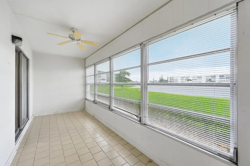 1043 Cornwall C Boca Raton FL 33434