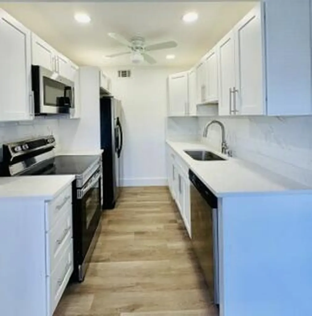 1043 Cornwall C Boca Raton FL 33434