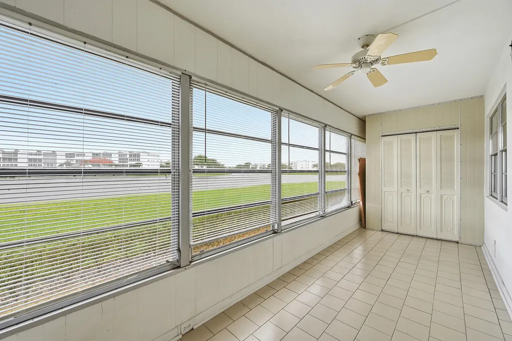 1043 Cornwall C Boca Raton FL 33434