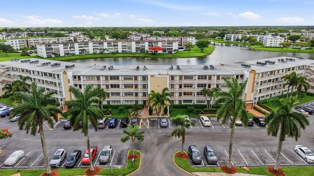 1043 Cornwall C Boca Raton FL 33434