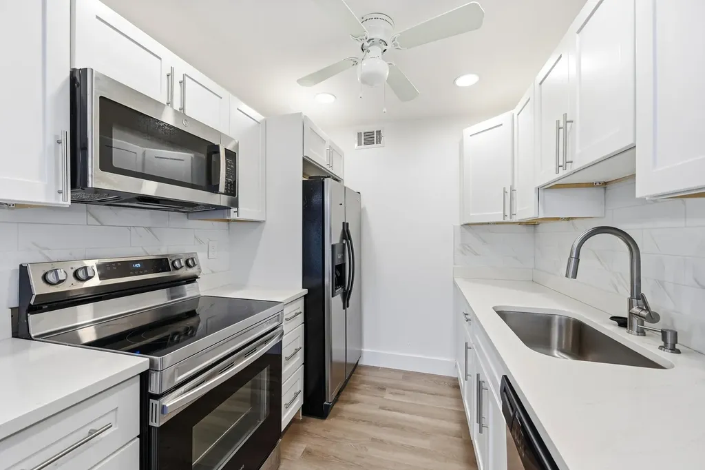 1043 Cornwall C Boca Raton FL 33434