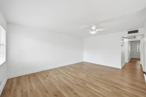 1043 Cornwall C Boca Raton FL 33434