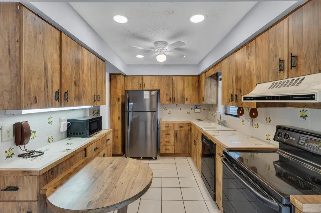 608-612 NE 21st Court Wilton Manors FL 33305