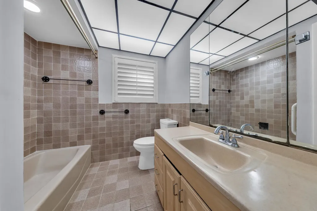608-612 NE 21st Court Wilton Manors FL 33305