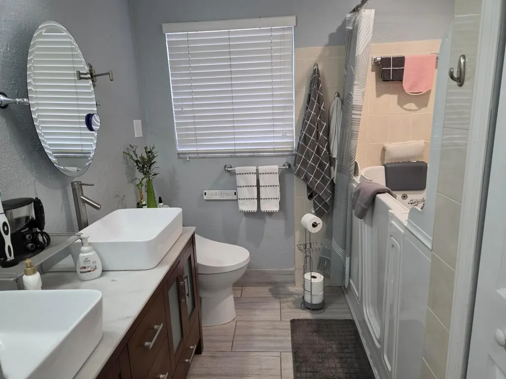 608-612 NE 21st Court Wilton Manors FL 33305