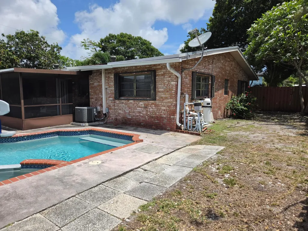 608-612 NE 21st Court Wilton Manors FL 33305