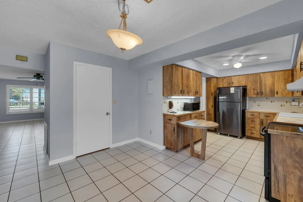 608-612 NE 21st Court Wilton Manors FL 33305