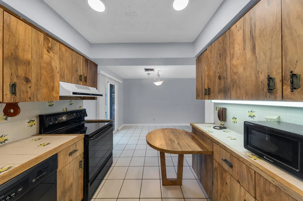 608-612 NE 21st Court Wilton Manors FL 33305