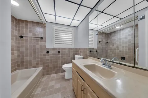 608-612 NE 21st Court Wilton Manors FL 33305