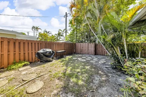 608-612 NE 21st Court Wilton Manors FL 33305