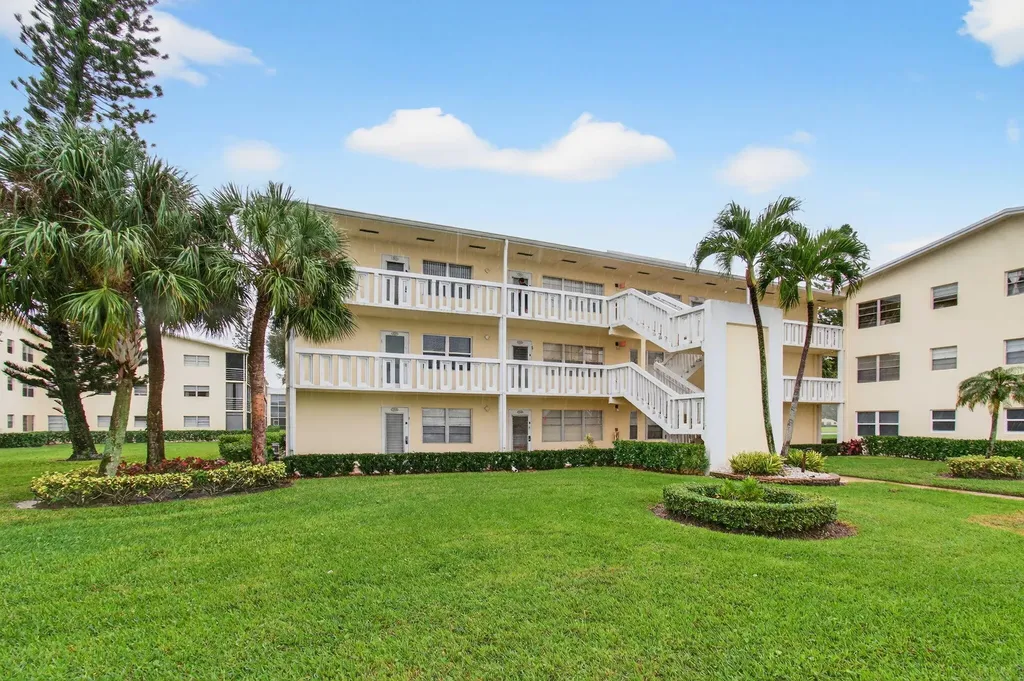 290 Dorset G Boca Raton FL 33434