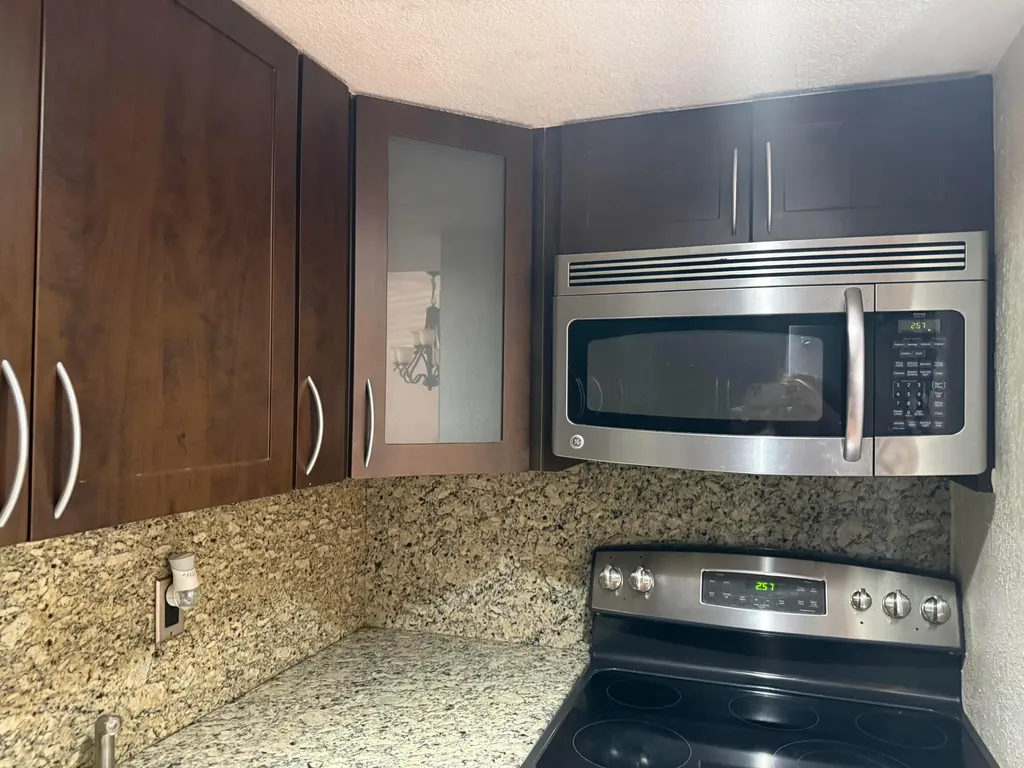 6978 NW 166th Terrace Miami Lakes FL 33014
