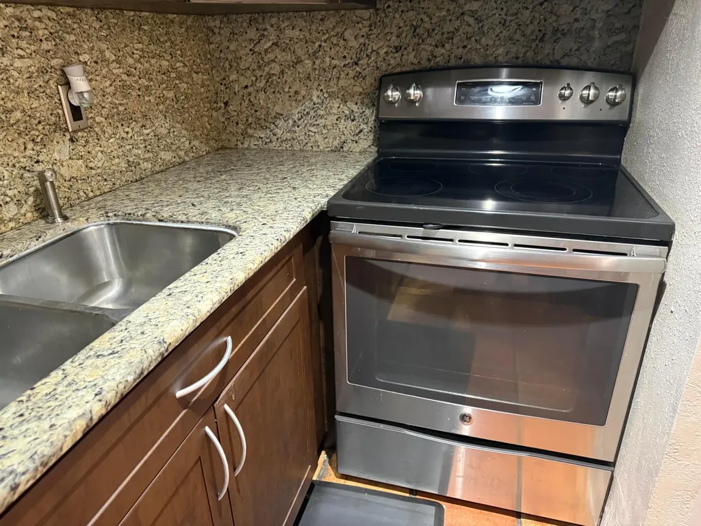 6978 NW 166th Terrace Miami Lakes FL 33014