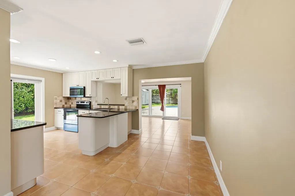 2811 NE 16th Street Pompano Beach FL 33062