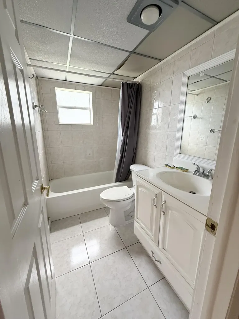 814 Burgundy Q Delray Beach FL 33484