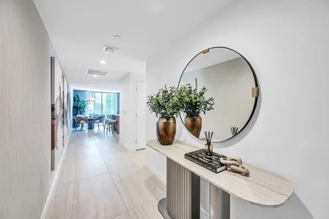 77 SE 5th Street Miami FL 33131