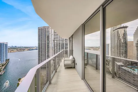 77 SE 5th Street Miami FL 33131