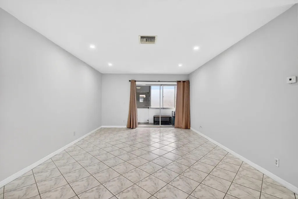 2783 Dudley Drive E West Palm Beach FL 33415
