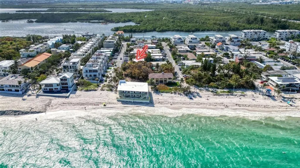 323 Elm Street Hollywood FL 33019